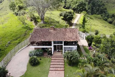 Image de Spacious farm with breathtaking views nestled in the mountains of coffee country