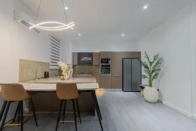 Image de Signature Apartment in Lekki Phase 1: 2bdr (Pool, Gym, Wi-fi, 24/7 Power)