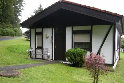 Image de Bungalow 21 on the edge of the forest with terrace and view of the Wasserkuppe.