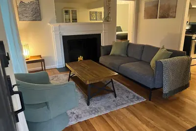 Image de Quiet neighborhood, one block to Discovery park 15 minutes from city center