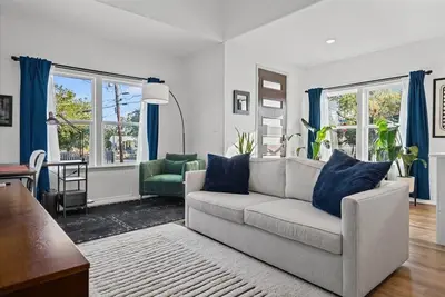 Image de New Getaway with Private Patio Near Downtown Lockhart