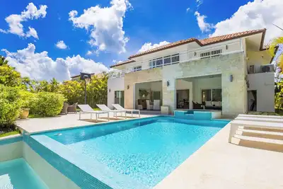 Image de Cozy Cocotal Villa – 4br, Private Pool, Jacuzzi & Golf View