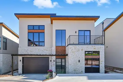 Image de Serenity Shoes waterfront overlooking Pk Lake!