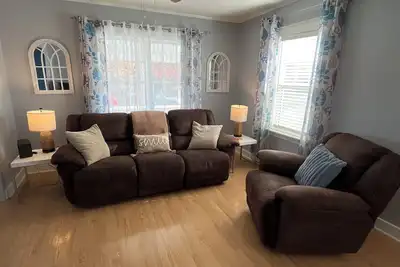 Image de 2 minute drive to the beach- Hearth&Bay 2-bedroom house with Ac in Dalhousie