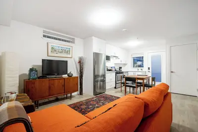 Image de Stylish New 2br suite | Full Kitchen & Laundry