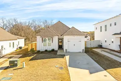 Image de Piper on the Plains: Near Auburn Campus