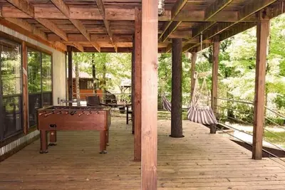 Image de Cozy Treehouse Retreat-1 Bedroom and a loft. Your get away among the trees.
