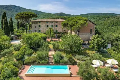 Image de Cortona, Tuscany villa for events and family reunion in the countryside with gourmet chefs
