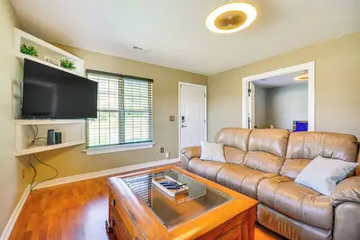 Image de 2 Mi to Dtwn Greensboro: Pet-Friendly Retreat!