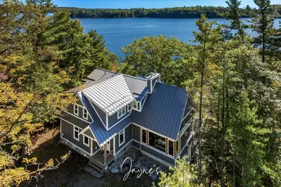 Image de 4 bed 4 bath cottage on Lake Rosseau