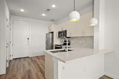 Image de Modern Crestview Apt Walk to Bars & Dining