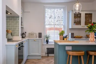 Image de Spacious, cosy 5 bedroom home in the village of Seaview on the Isle of Wight views across the solent