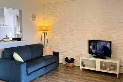 Image de Appartement de standing avec terrasse et parking – à deux pas de la plage