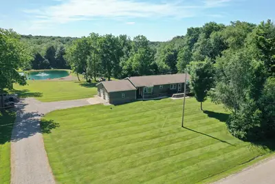 Image de R&R's Relaxing pond oasis