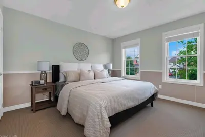 2 Bed & 2 Full Bath Detached house