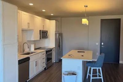 Image de Short term lease 4-6 week. Cozy 1-bedroom furnished apartment with Ac.