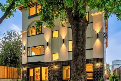 Image de New 2br • Luxury Stay • Walkable • Best Location