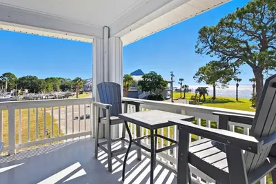 Image de Flip Flop- Flip to the pool or Flop to the beach!