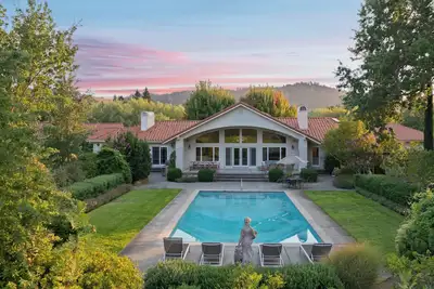 Image de Vineyard Villa w/ Pool, Spa & Bocce Ball +Mins to Park & Dining | Lawndale Manor