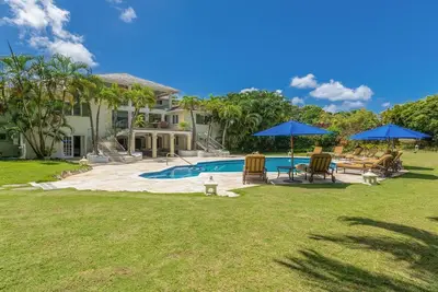 Image de Stunning Sandy Lane Villa — 9 Bedrooms, Pool, Staff, & Access to the Beach Club