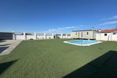 Image de Maison de vacances « Coral Bungalow » avec piscine partagée, Wi-Fi et climatisation