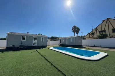 Image de Maison de vacances « Coral Bungalow » avec piscine partagée, Wi-Fi et climatisation