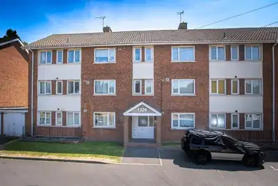 Image de 3 bedroom flat, 2 minutes drive to longbridge, Birmingham train station,