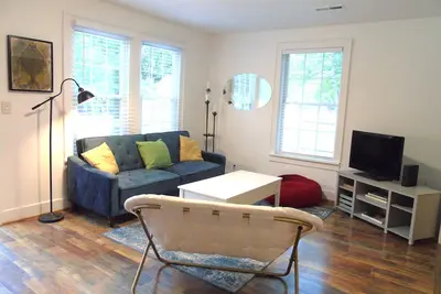 Image de New! Cute, clean & cozy 2br/1ba house  - only 10 mins. to Downtown Charleston!