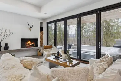 Image de Spahaus 36: Luxe Forest Retreat w/ Hot Tub, Sauna