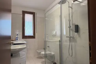 Image de 2 bedrooms+2 baths / 5 min walk to the fairgrounds