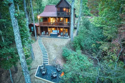 Image de Emberwood Escape - pets, fire pit, hot tub, games