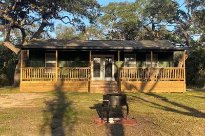 Image de Mulberry Moonrise. Family-friendly Waterfront Cabin on Garcitas Creek/Inez, Tx.