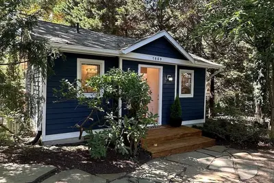 Image de Idyllic Cottage Near Annapolis with Treehouse Vibes & Outdoor Charm