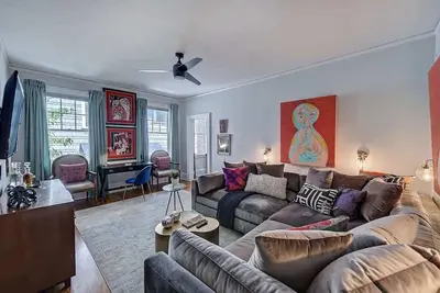 Image de The Home Collection: 6-Bedroom Condo | Near Novant Health and Atrium