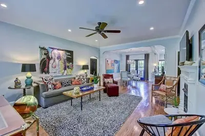 Image de Entire 4br Two-Unit in Myers Park with Reserved Parking and Porch