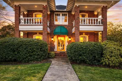 Image de The Home Collection: Hawthorne 1br King Suite | Private Balcony | Walk to Novant