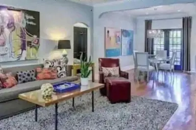 Image de The Home Collection: Historic Myers Park 2br · Near Atrium Health