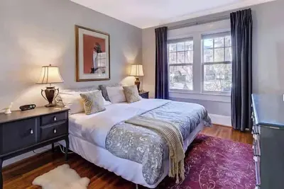 Image de Boutique 2br Dilworth Condo | Near Atrium and Novant Health