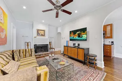 Image de Historic Myers Park 2br Condo with Free Parking Near Uptown