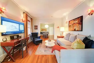 Image de Modern 2br Elizabeth Suites | Parking & Private Balcony | near Uptown