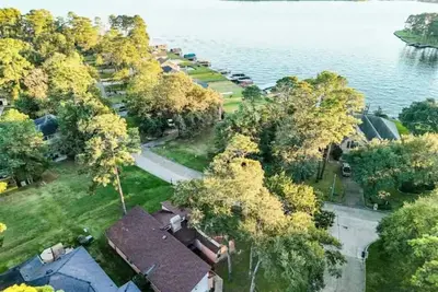 Image de 2100 Sq Ft, 4/3, A stone’s throw from Lake Conroe