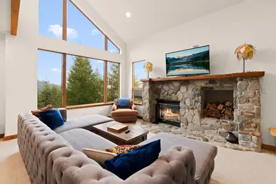 Image de Slopeside Haven for Mountain Dreamers - A Home in the Glades