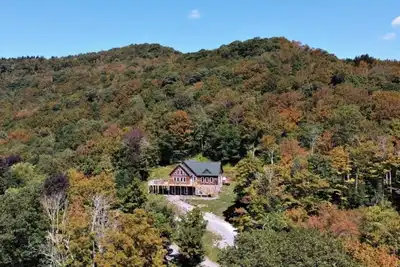 Image de Spacious 4-bedroom + loft, 8 Min Drive to Resort, Equipped Hot Tub & Activities