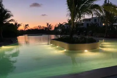 Image de « Sea La Vie » - appartement de 3 chambres avec piscine lagon!