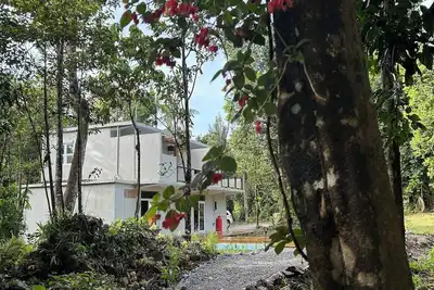 Image de Arcadia \nLose the crowd and unplug to a 70 acre rainforest retreat.