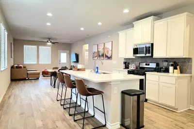 Image de Austin House w Pool! by Airport, Tesla, and more!