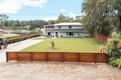 Image de Lakefront Getaway 10 minutes from downtown Deland