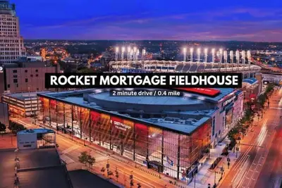 Image de Lux Flat Overlooking Guardians Field! Free Parking