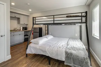 Image de 2 Mi to Chassahowitzka River! Cozy Resort Studio