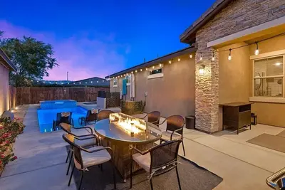 Image de Walk to Coachella! Pool, Spa & Firepit Sleeps 10